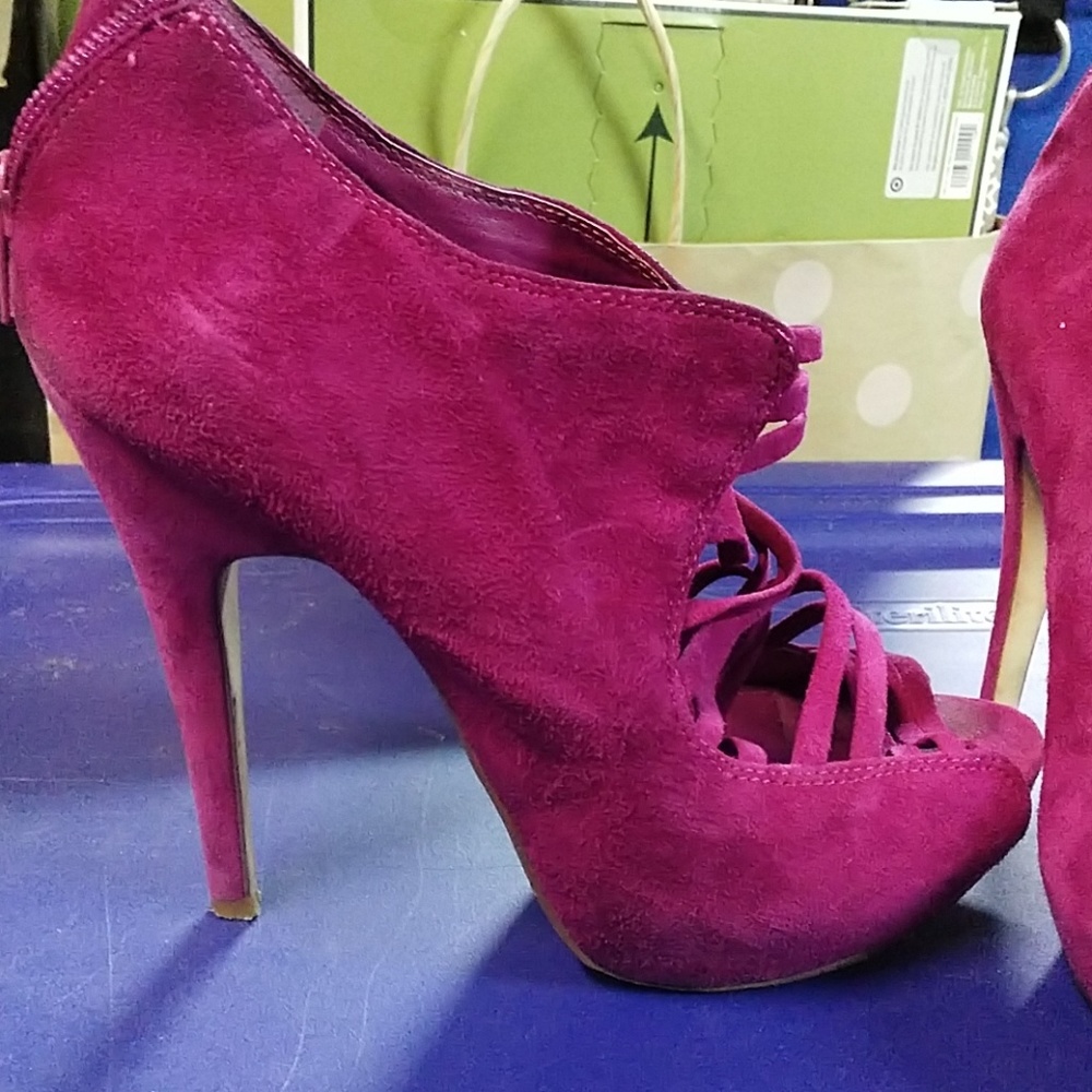 Aldo fushia heel. Women's 7